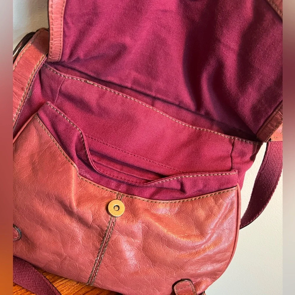 Fossil cranberry crossbody Leather Shoulder Bag with dual straps several pockets